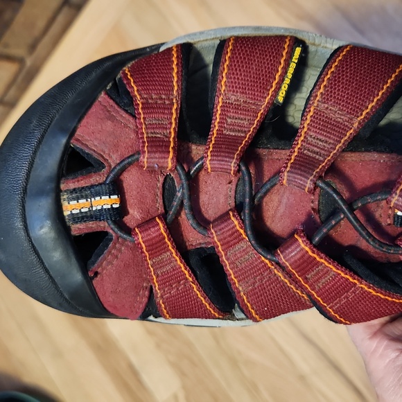 Keen Outdoor Hiking Waterproof Sandals Adjustable Lace Size 10 Maroon Burgundy - Picture 8 of 12